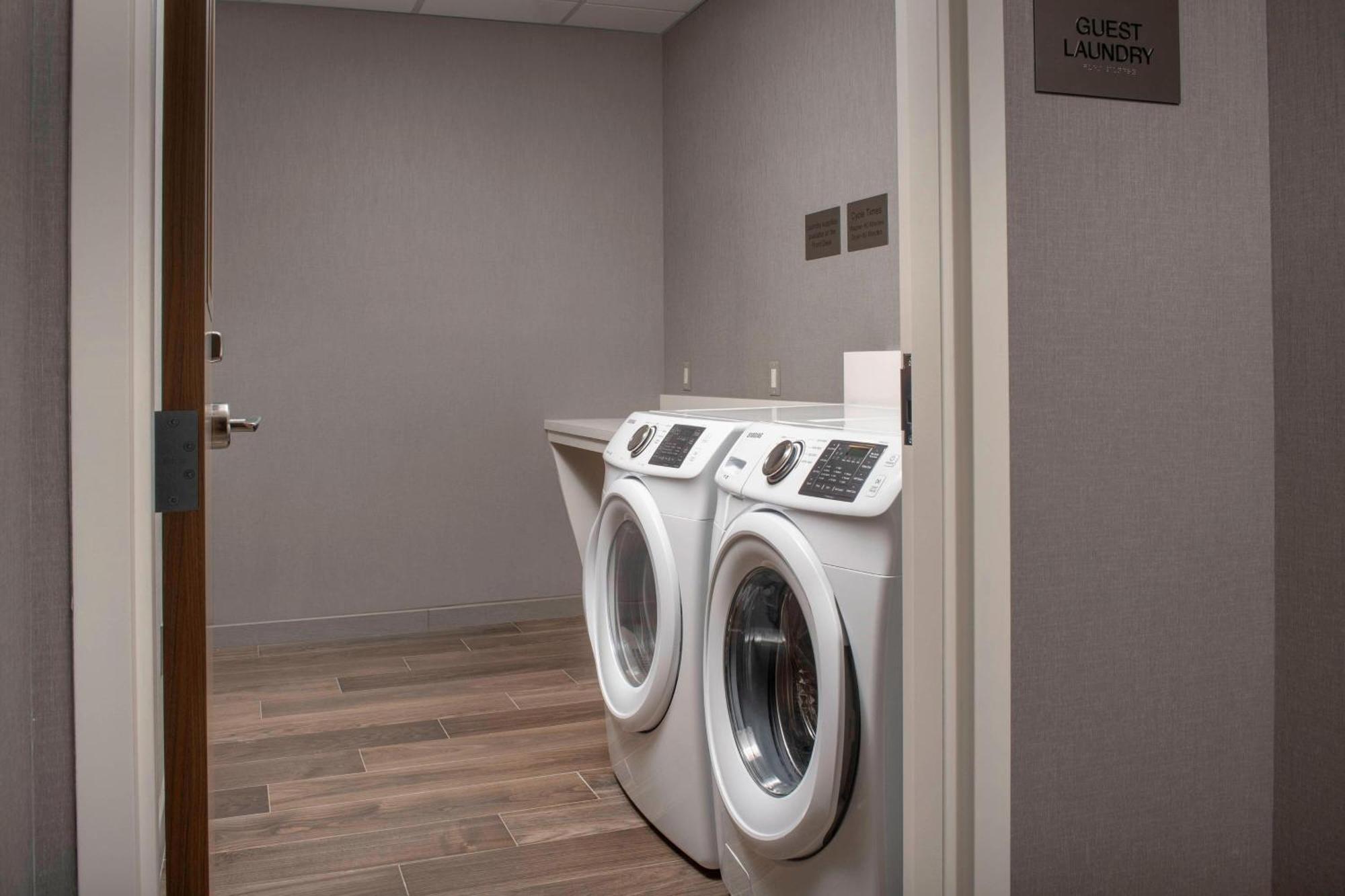 Fairfield & By Marriott Miami Airport West/doral 3*