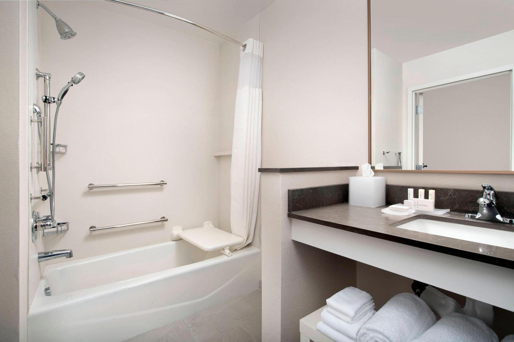 Hotel Fairfield & By Marriott Miami Airport West/doral Doral