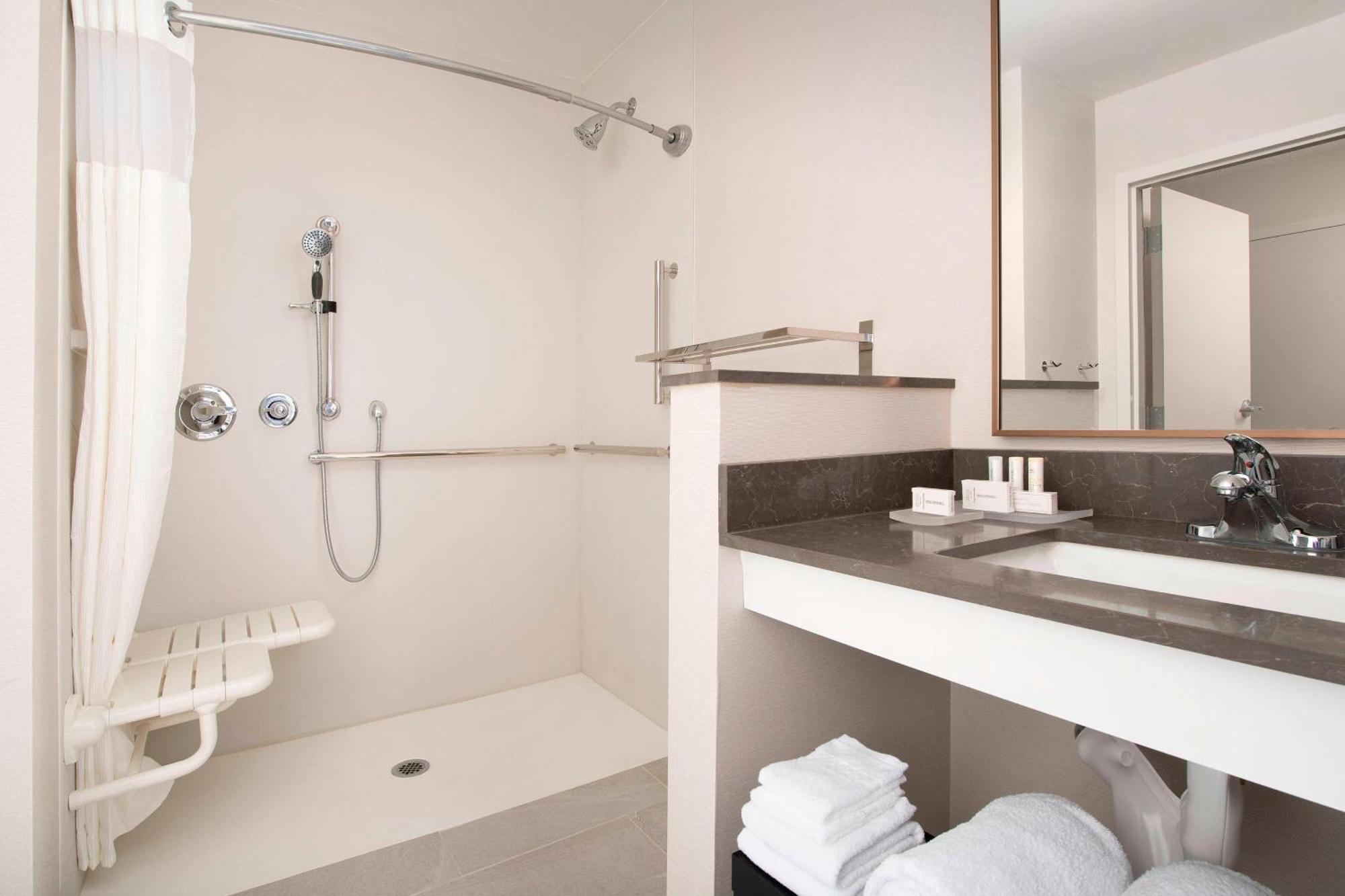 Fairfield & By Marriott Miami Airport West/doral 3*