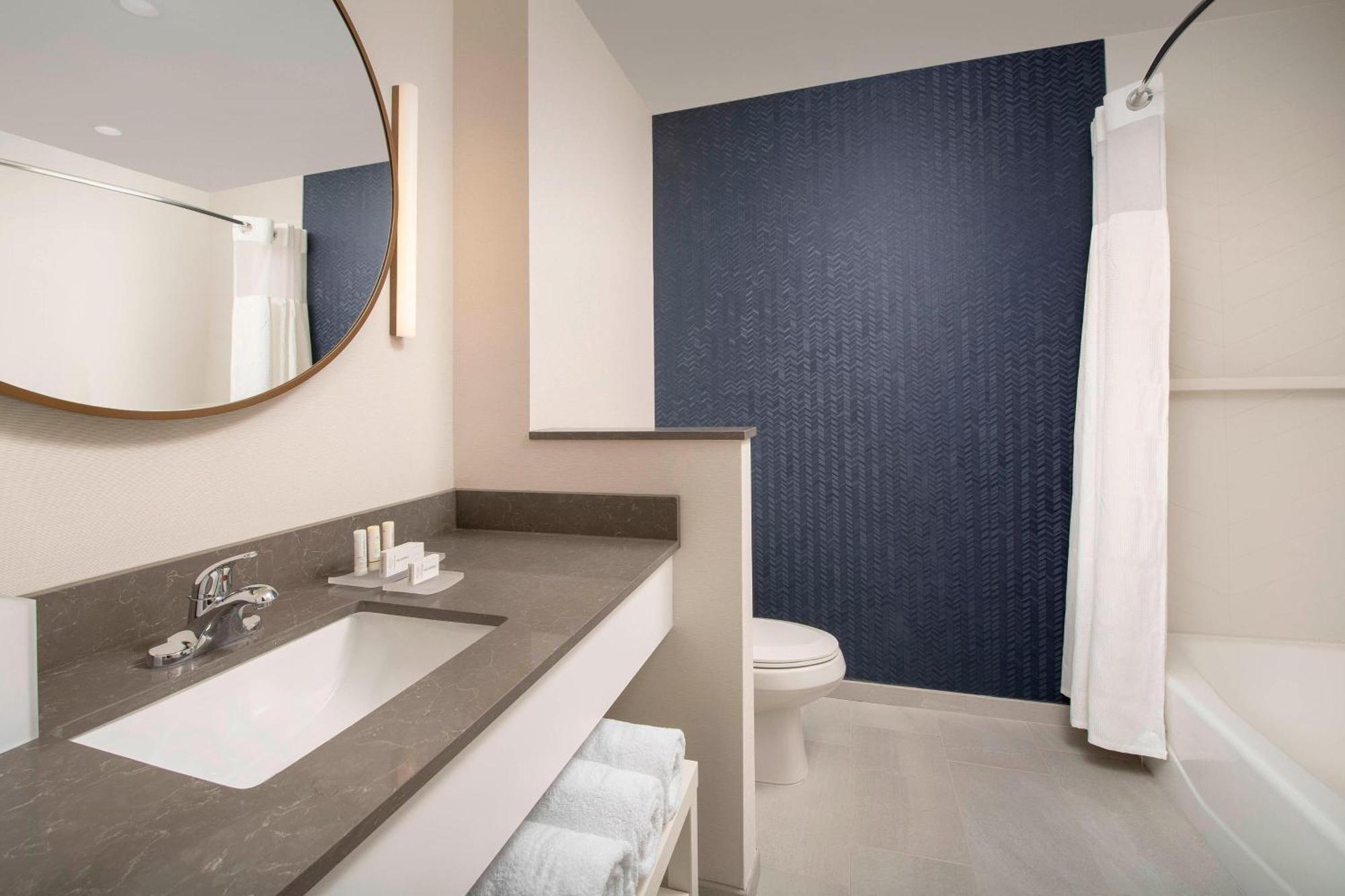 Fairfield & By Marriott Miami Airport West/doral Hotel